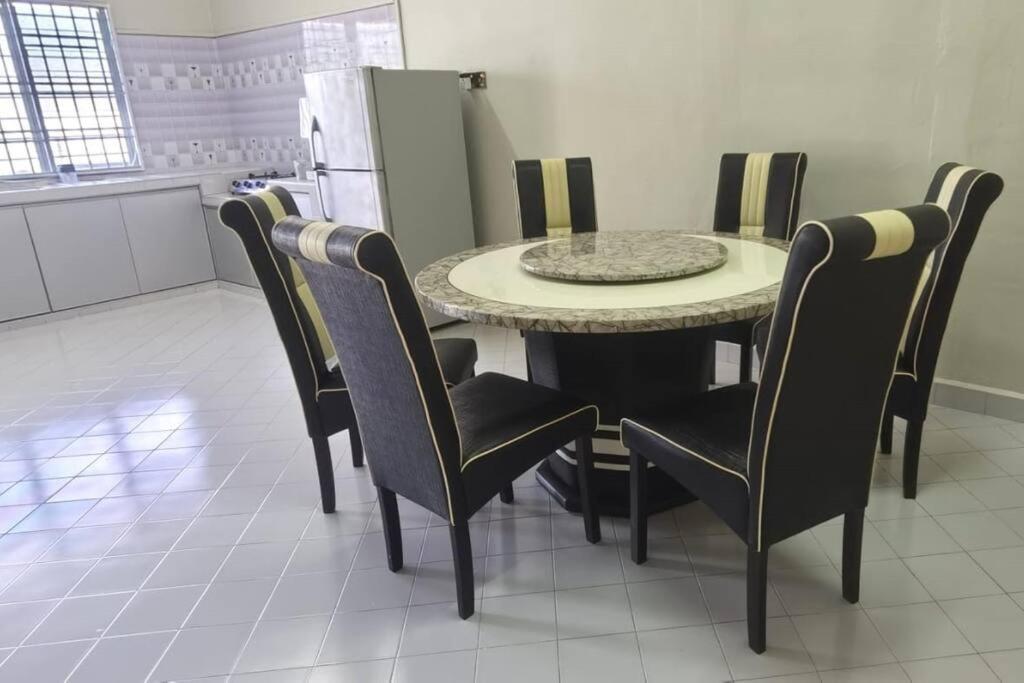 Mersing Spacious 3Bedroom With Free Parking Space Bagian luar foto