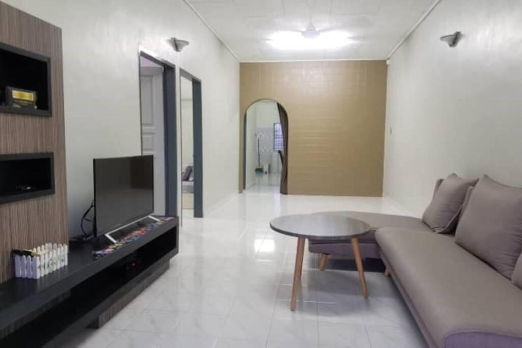Mersing Spacious 3Bedroom With Free Parking Space Bagian luar foto